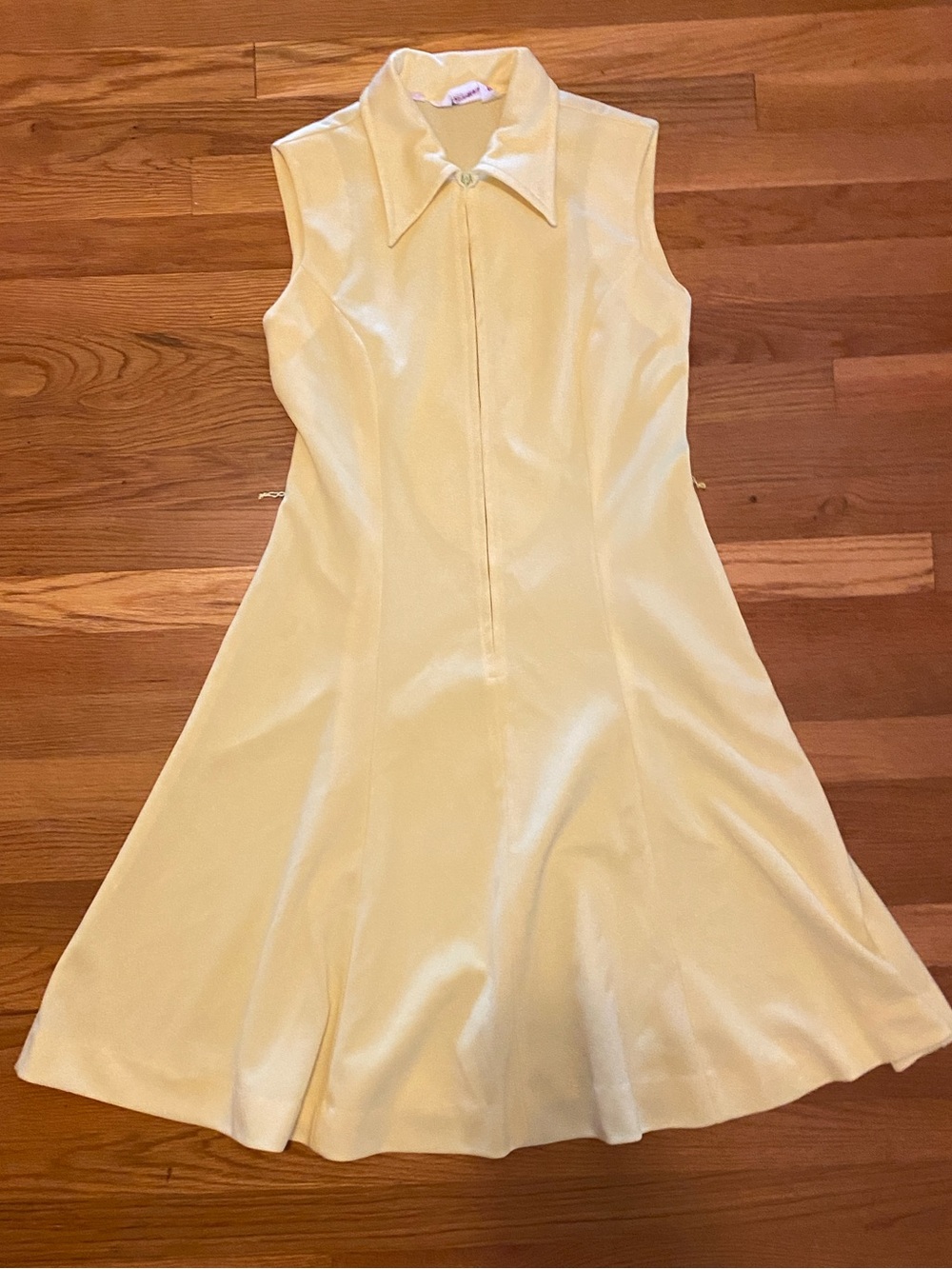 Vintage 1970s/late 60s yellow zip front dress